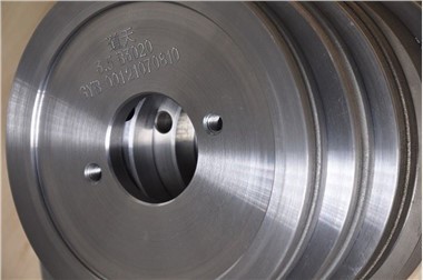 Broušení dvojitého okraje